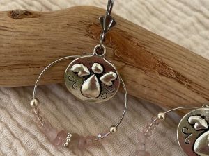 Boucles d'oreilles argentées ange et perles roses