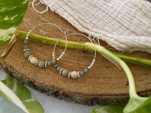 Créoles argentées vert et beige