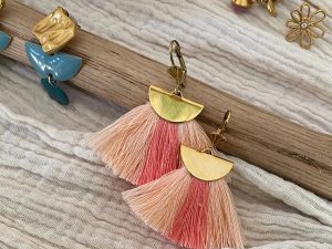 Boucles d'oreilles pompons corail