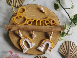 Prénom en tricotin avec arc-en-ciel – Déco chambre bébé personnalisée
