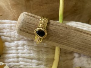 Bague pierre noire et acier inoxydable doré