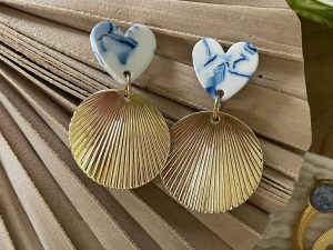 Coeur marbré bleu blanc et rond doré boucles d'oreilles