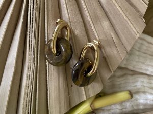 Boucles d'oreilles petites avec ovale marron