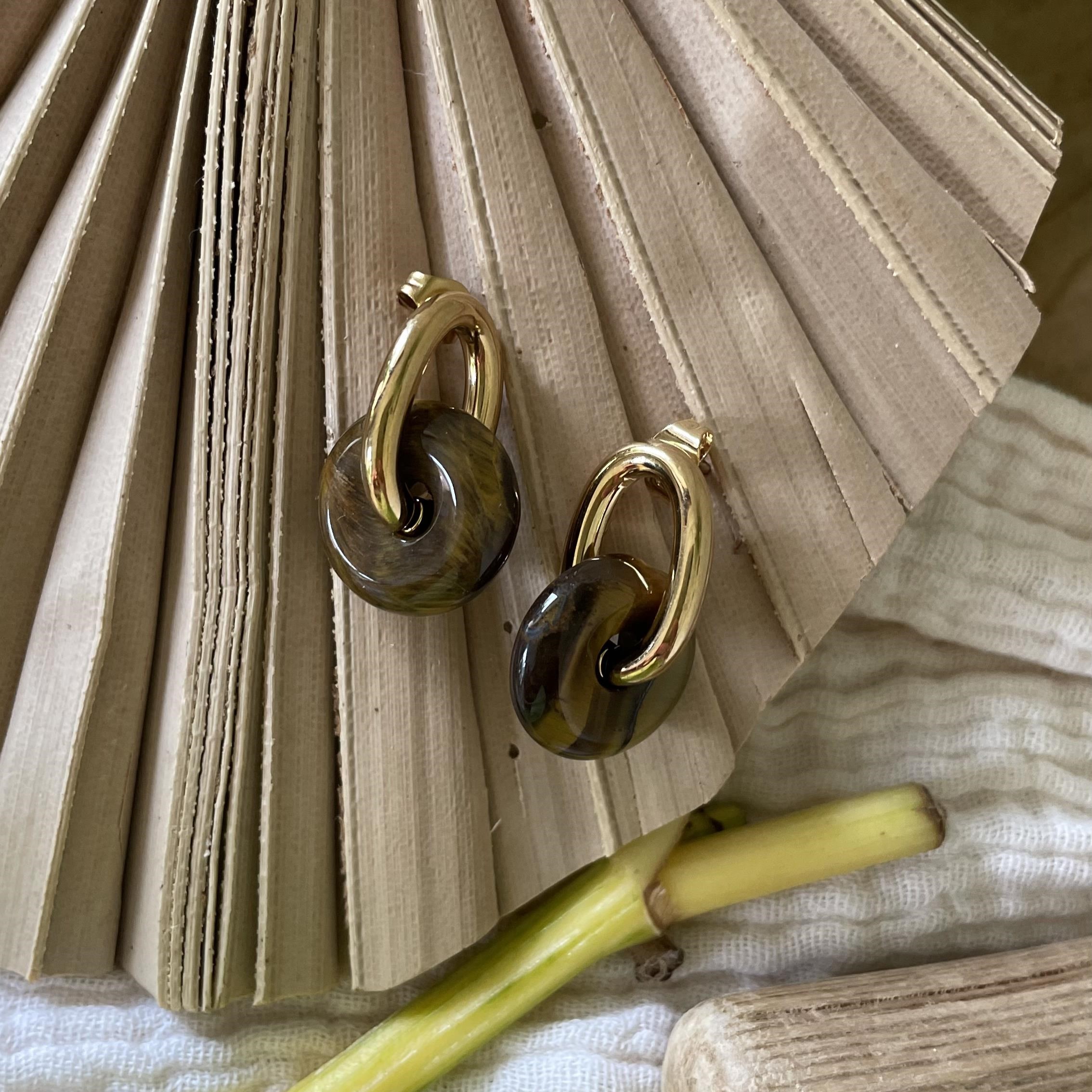 Boucles d'oreilles petites avec ovale marron