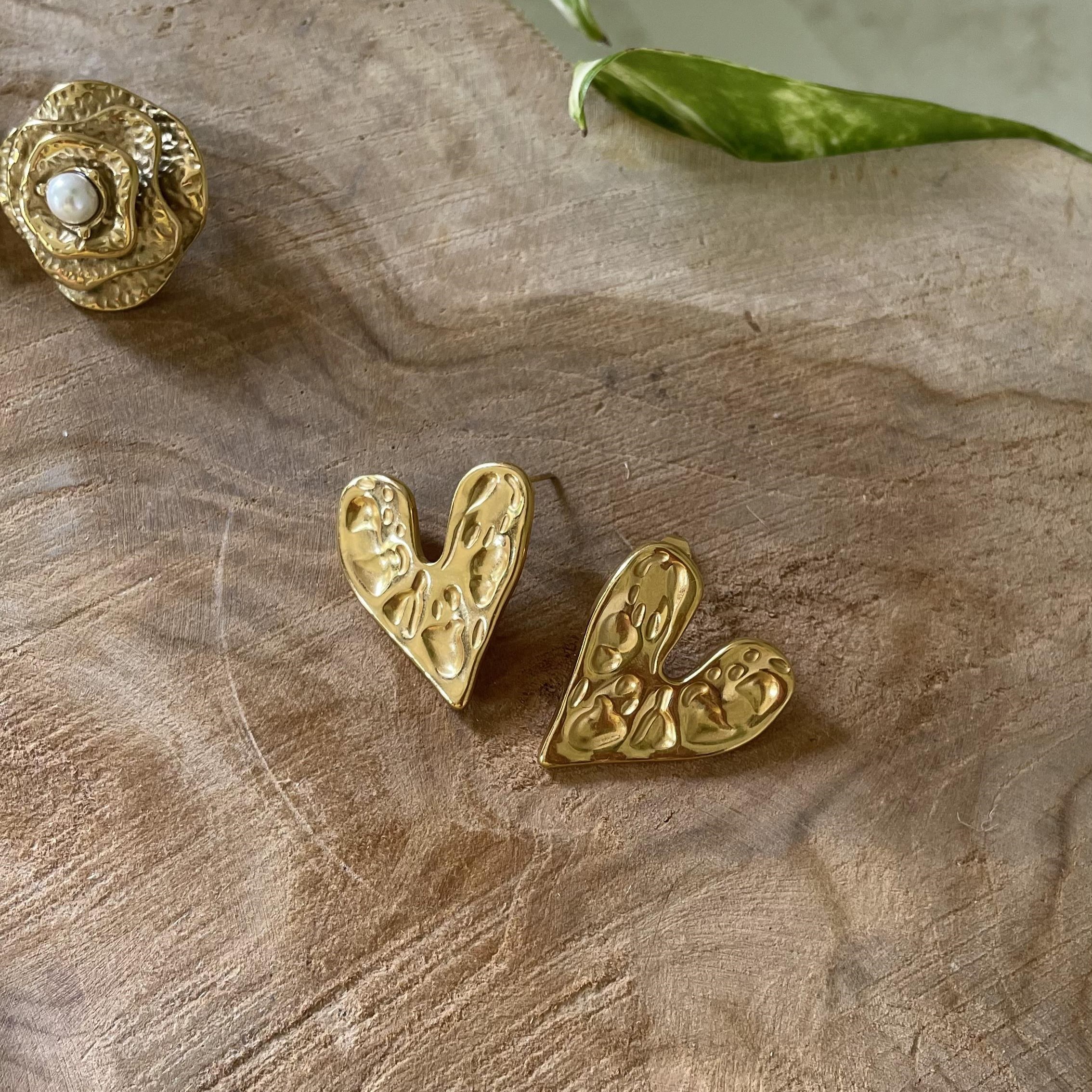 Boucles d'oreilles en acier inoxydable cœur martelé doré