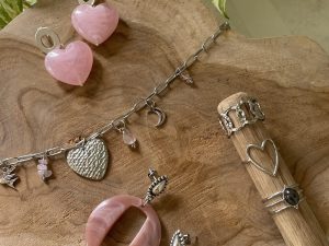 Collier pampilles roses et argentées tendance estivale