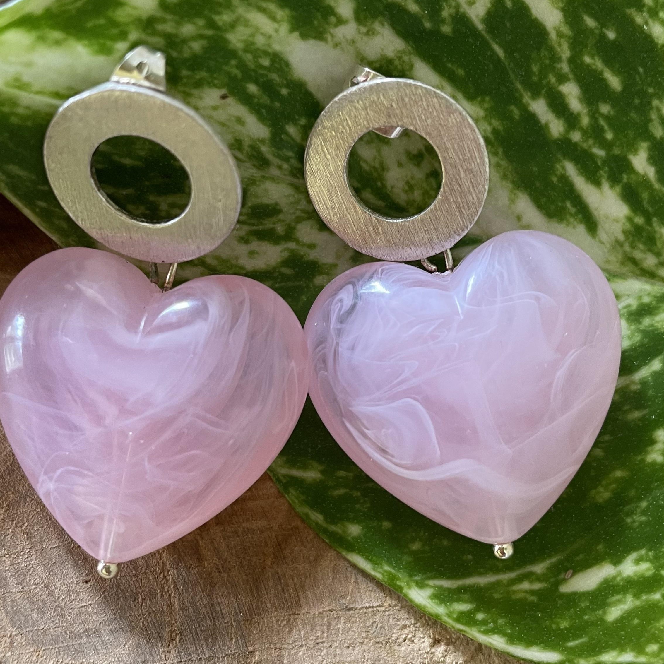 Boucles d'oreilles cœur rose pâle et rond argenté – Image 7