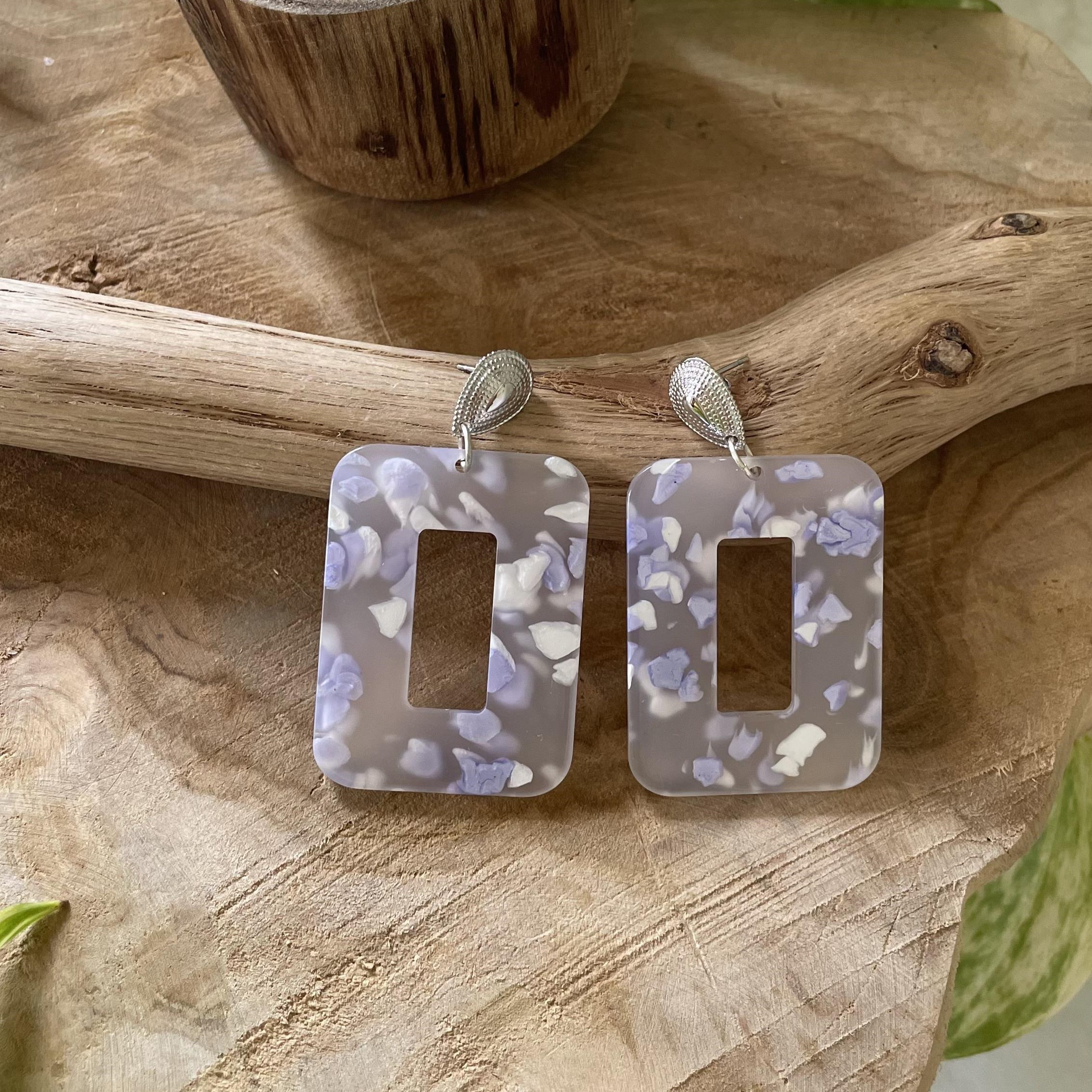 Boucles d'oreilles lilas terrazzo transparent et argenté – Image 2