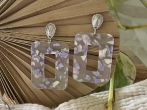 Boucles d'oreilles lilas terrazzo transparent et argenté