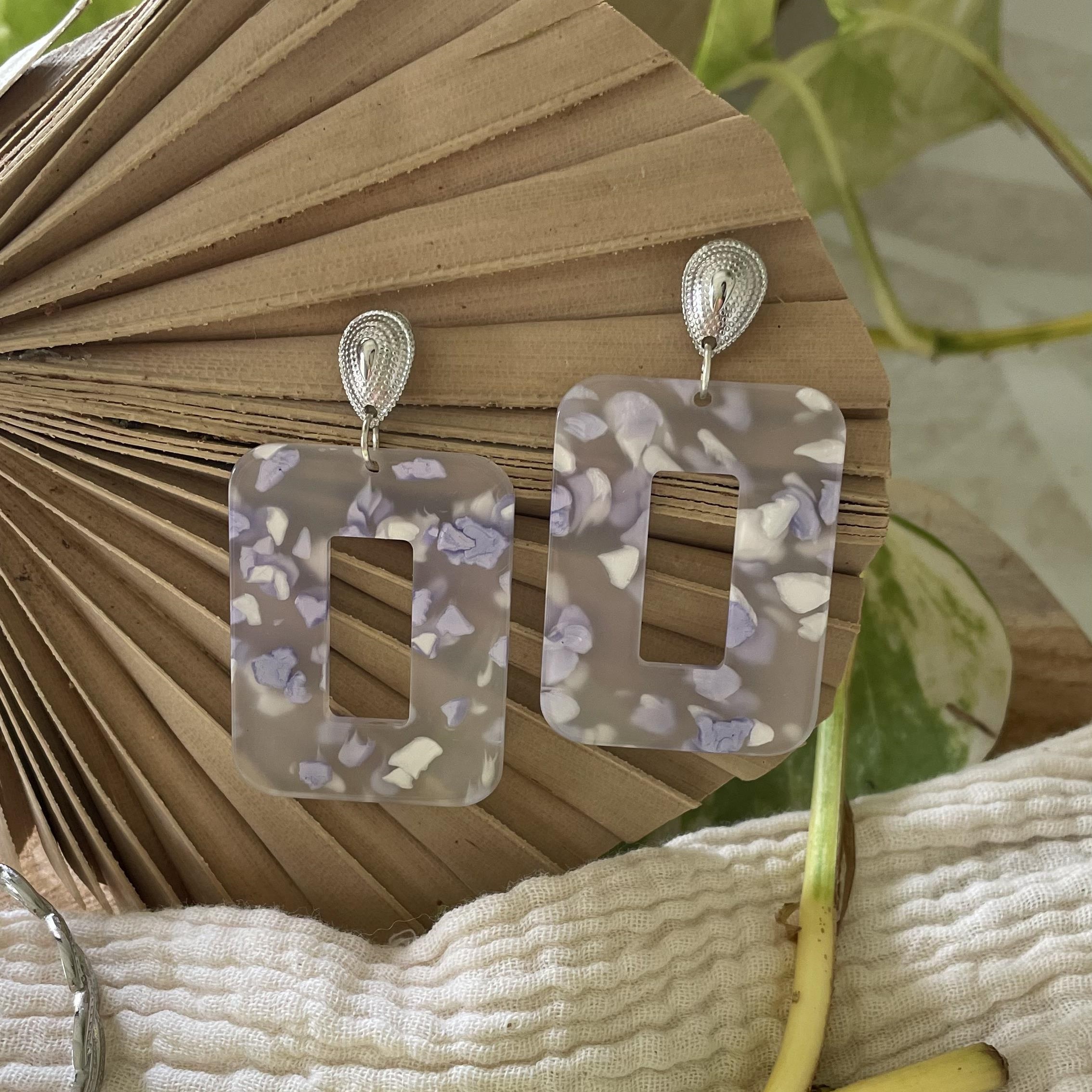 Boucles d'oreilles lilas terrazzo transparent et argenté