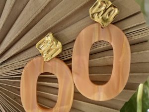 Boucles d'oreilles ovale couleur orange pastel et losange doré