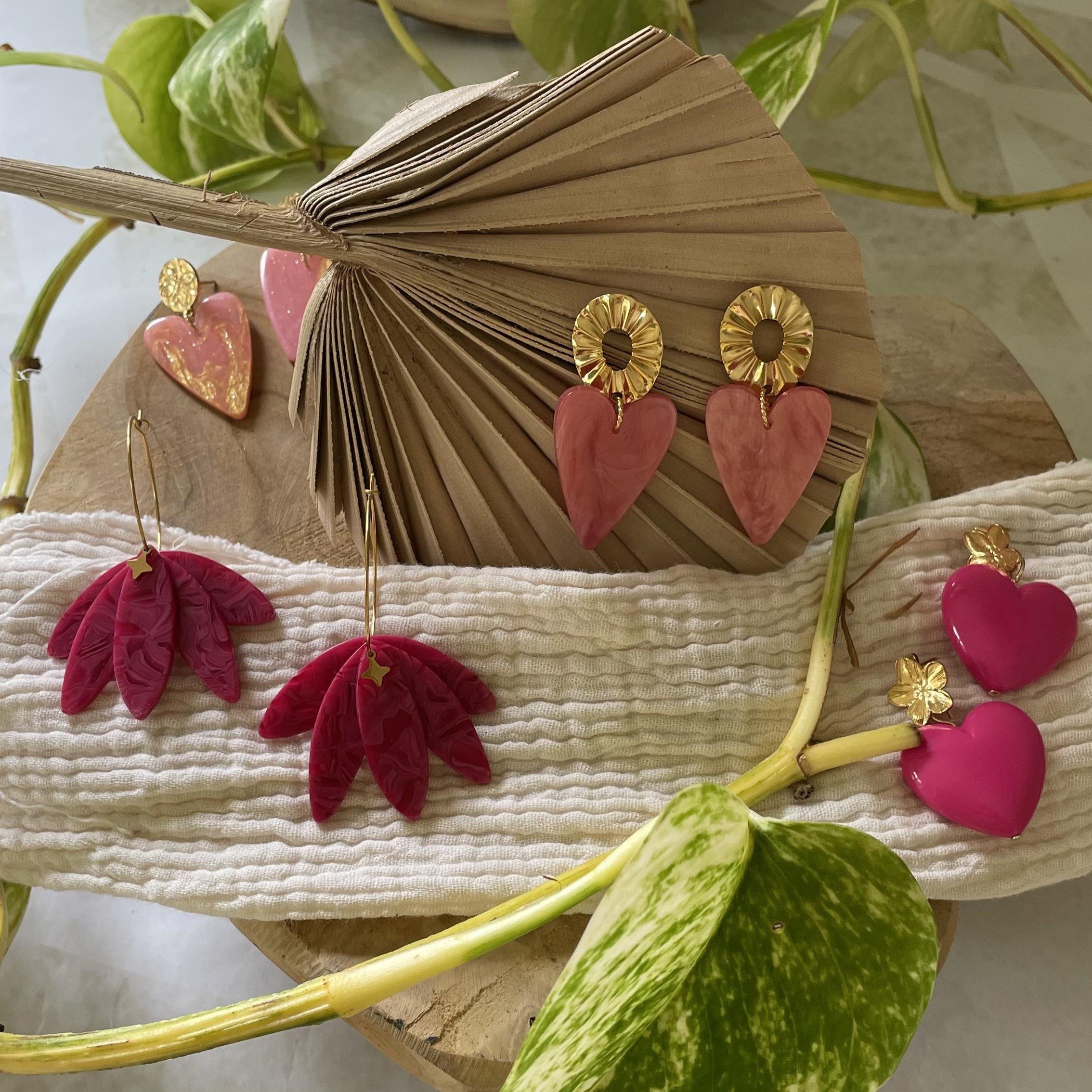 Boucles d'oreilles cœur nuance rose orange et doré – Image 3