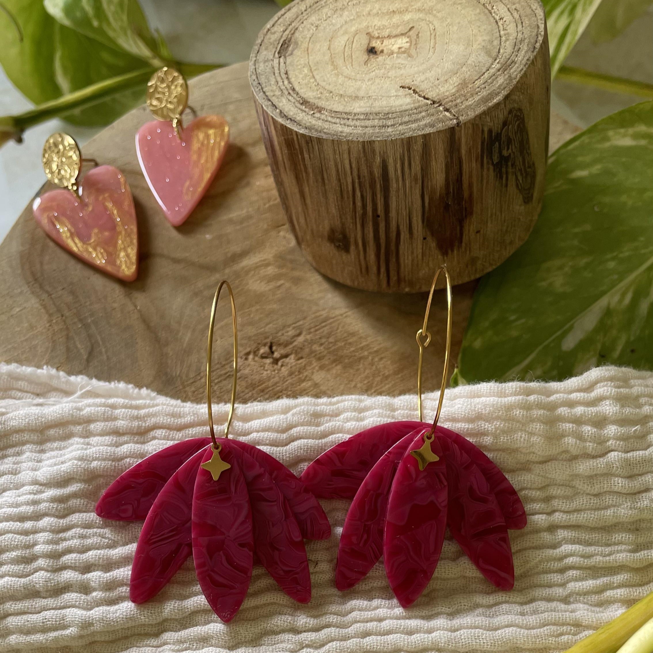 Boucles d'oreilles cœur nuance rose orange et doré – Image 6