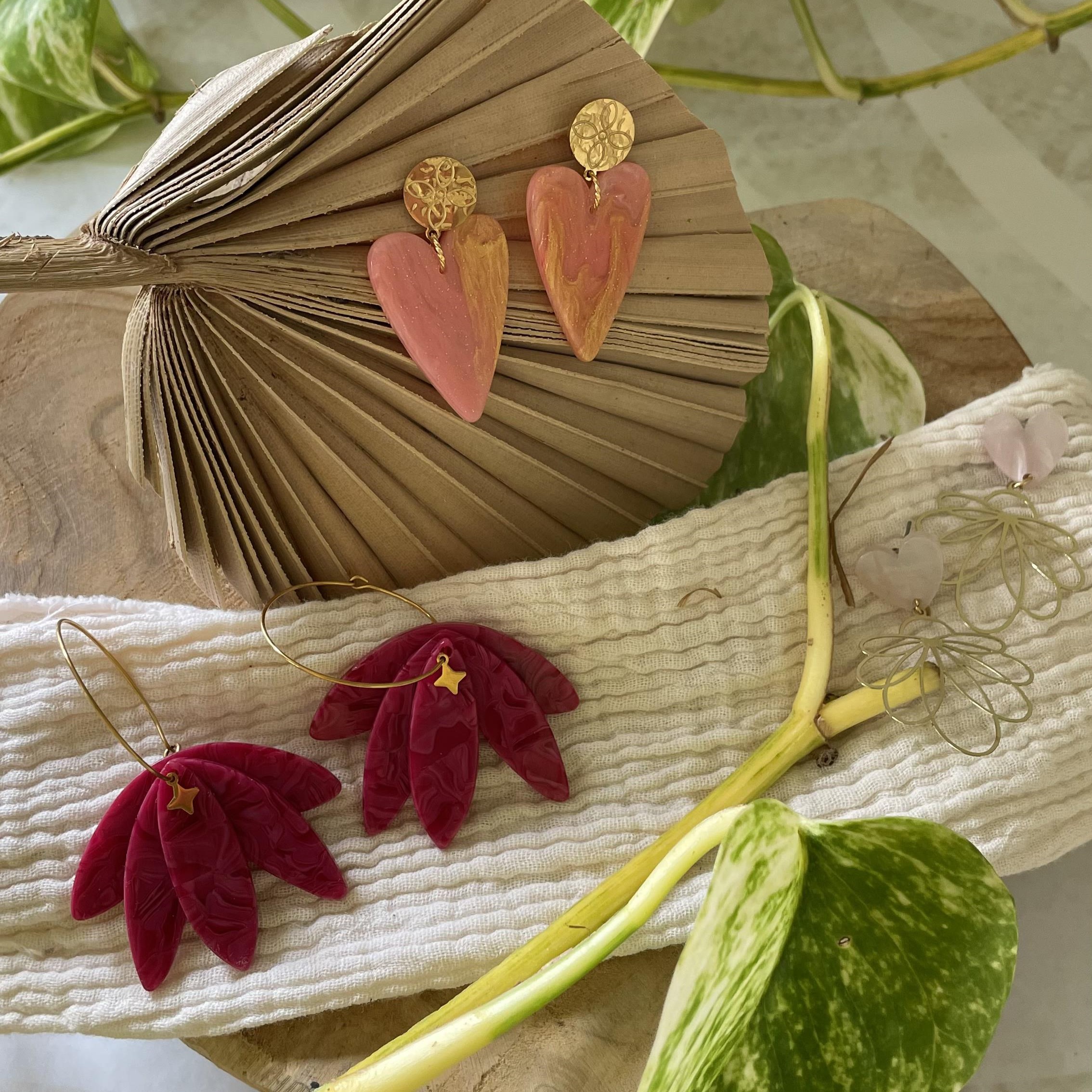 Boucles d'oreilles cœur nuance rose orange et doré – Image 8
