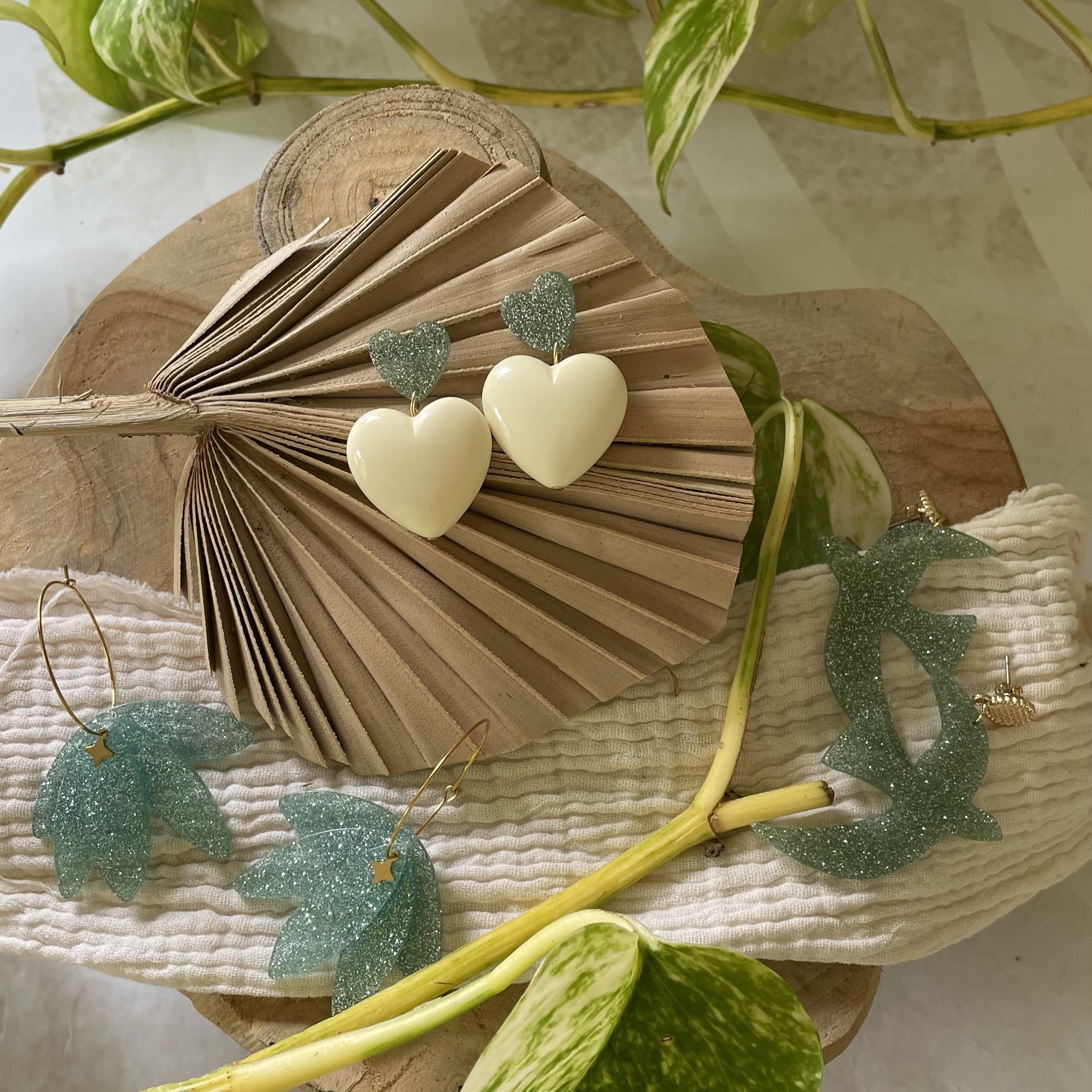 Boucles d'oreilles oiseau vert d'eau pailleté – Image 6